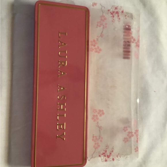 Eye shadow and make up sponges - Picture 3 of 5